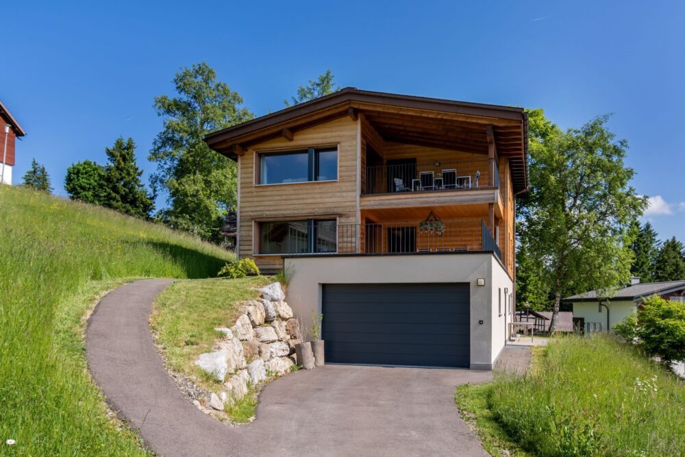 Очень хорошо расположен