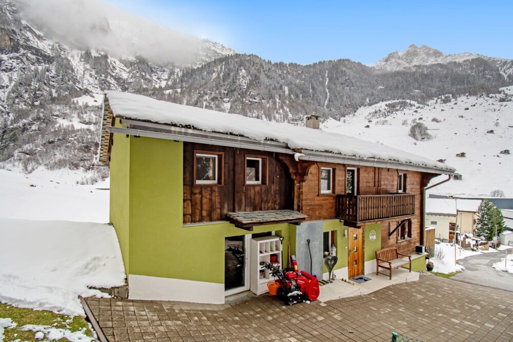 Haus mit viel Liebe zum Detail umgebaut. Valser Naturstein Dach