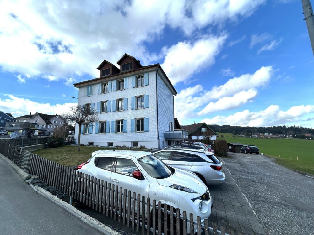 Inkl. 5 Aussenparkplätze