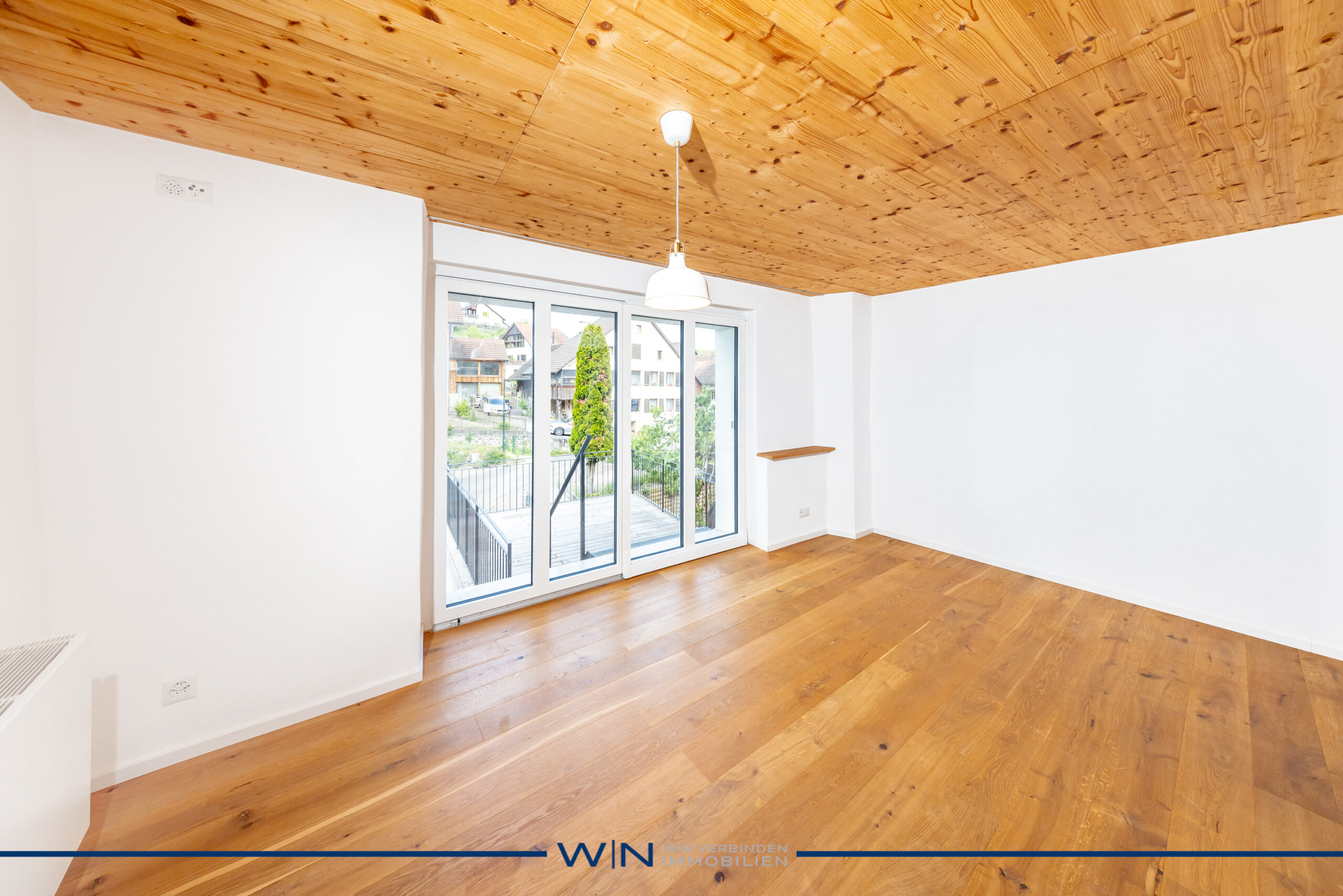 salle à manger avec accès à la grande terrasse