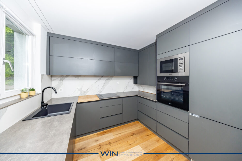 Cuisine design avec beaucoup d'espace de rangement