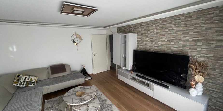Top renovated 4.5-room apartment